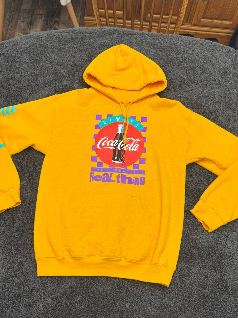 Coca Cola Yellow Hooded Sweatshirt Men’s Size Small Logo Sleeve